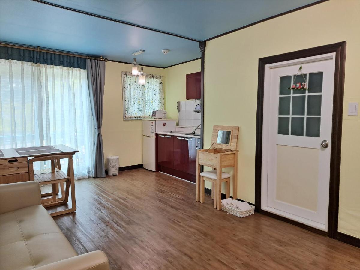 Charm Pension Gapyeong Exteriör bild