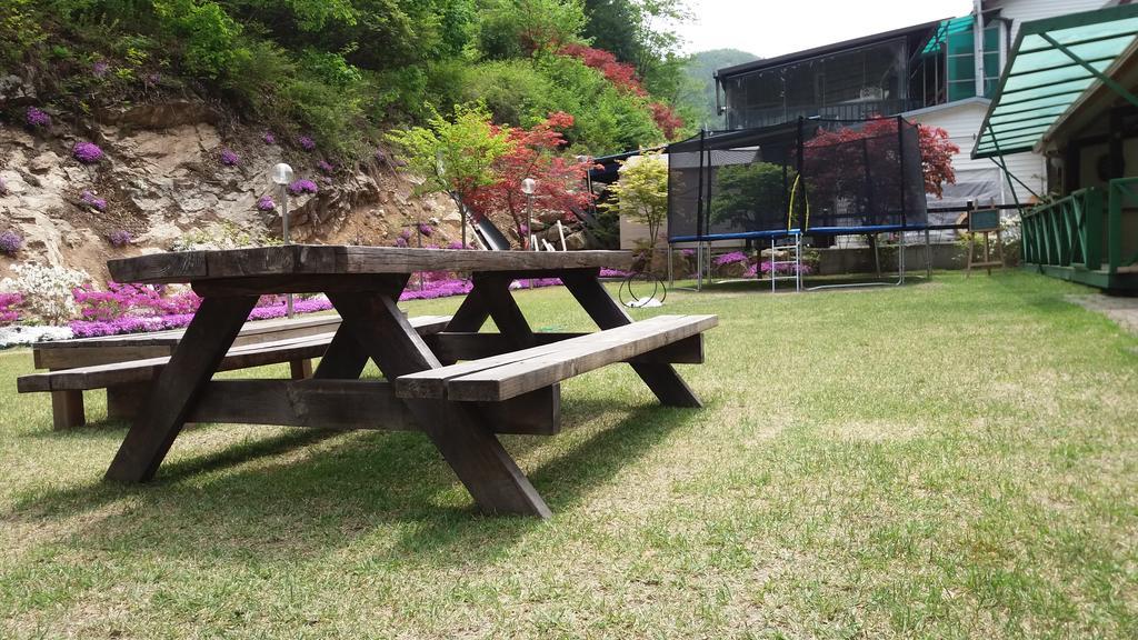 Charm Pension Gapyeong Exteriör bild